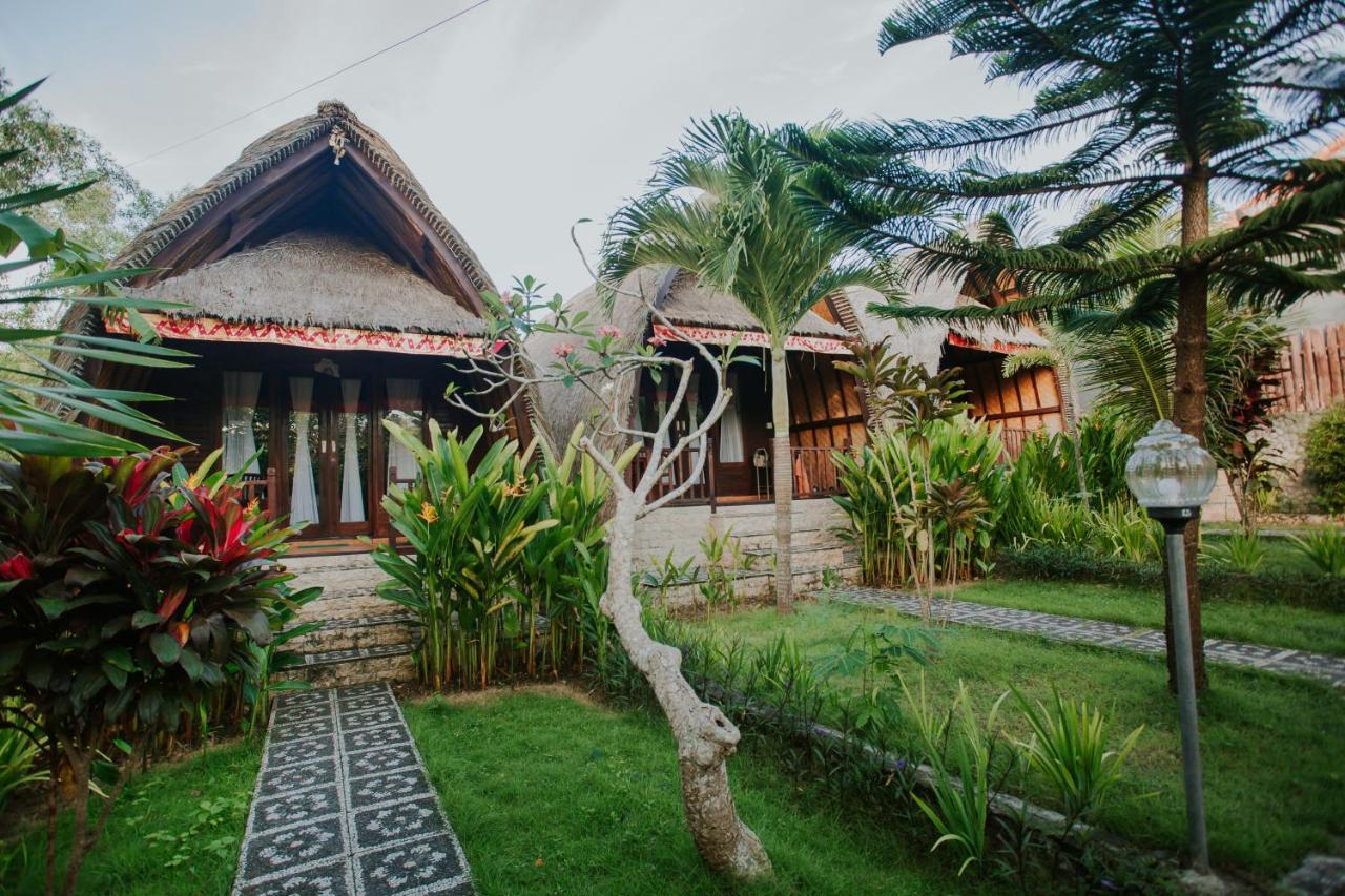 Jona Bungalow Toyapakeh Exterior photo